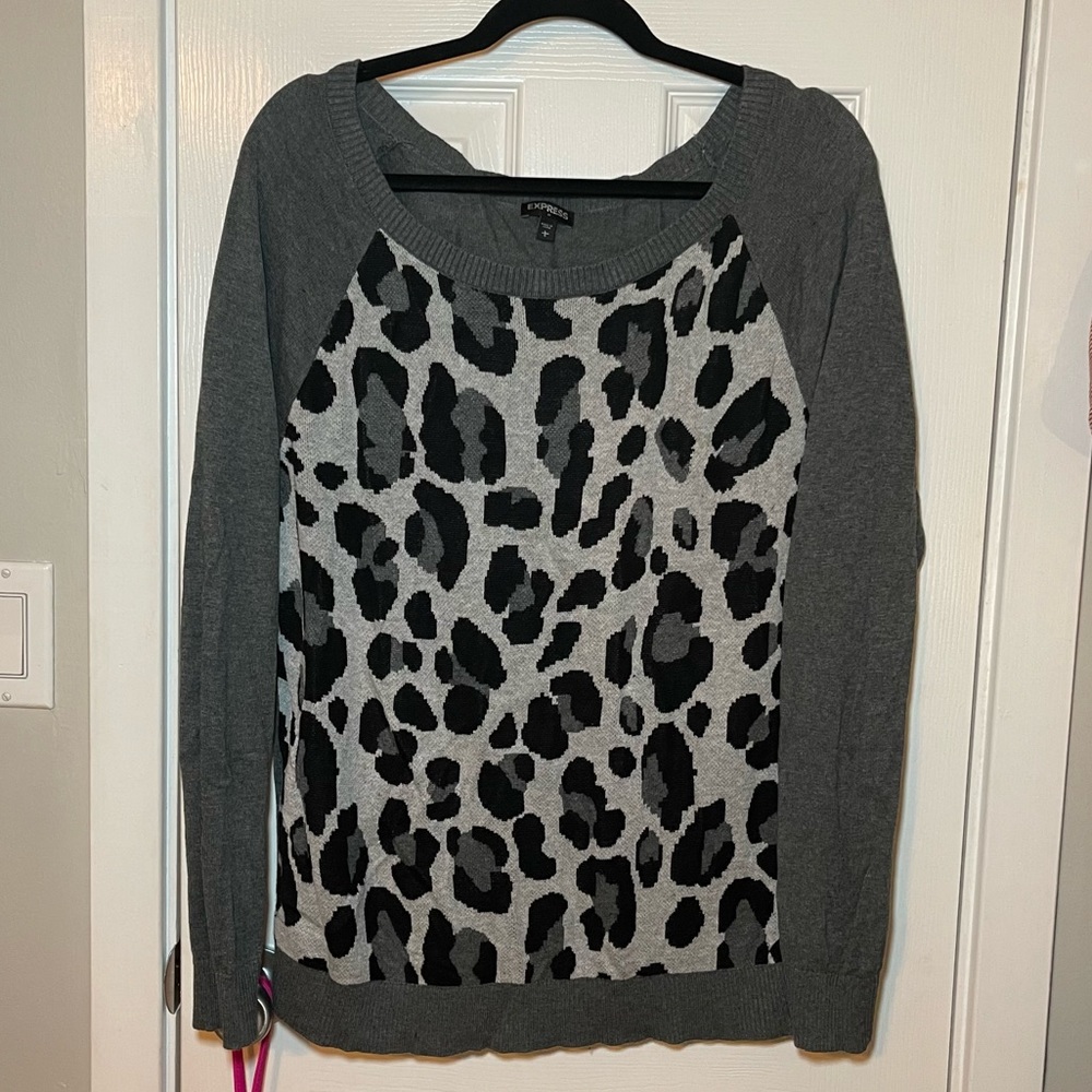 Express Gray Leopard Print Sweater Size Large Crew Neck